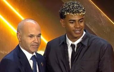 世体：因巴萨需先完成滕森报名注销手续，坎塞洛赶不上西超杯