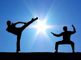 内蒙古额尔古纳初冬银装素裹，金雕翱翔雪原尽显苍穹之王风范